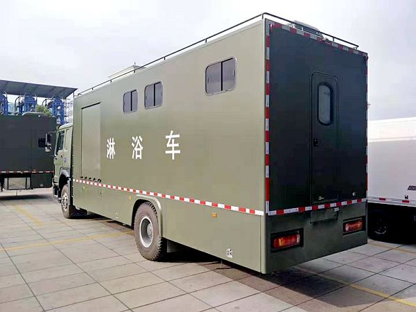 重汽豪沃淋浴車