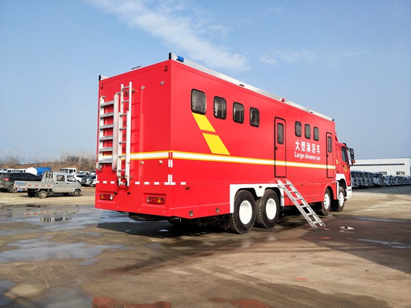 重汽豪沃前四后八淋浴車