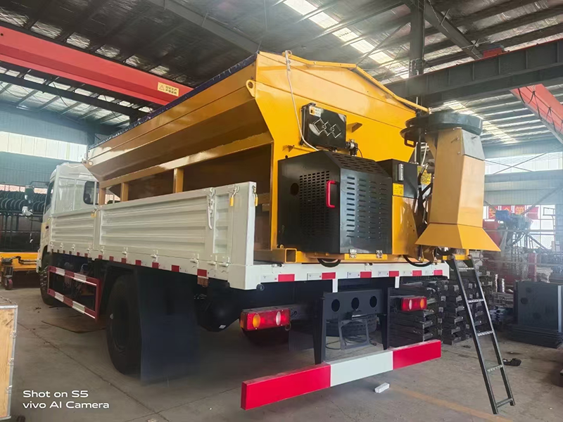 10立方融雪劑撒布機