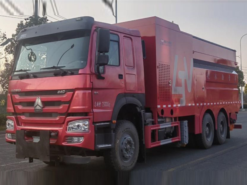 重汽豪沃后雙橋--破冰除雪車